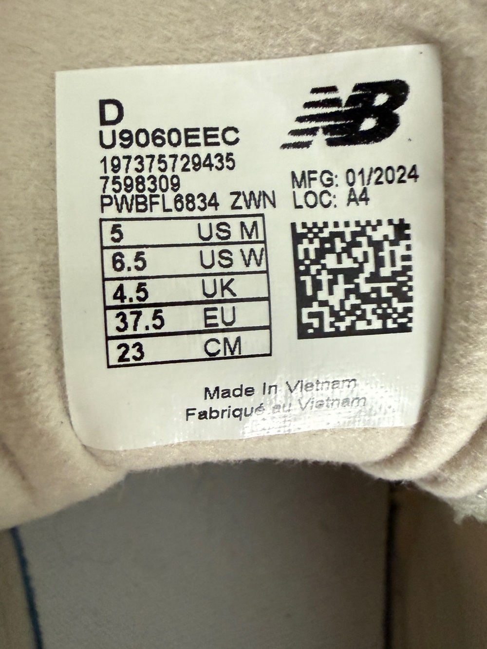 LN New Balance 9060 Chunky Sneakers - Olive Grey Sage Unisex W 6.5 / M 5 - Picture 6 of 7